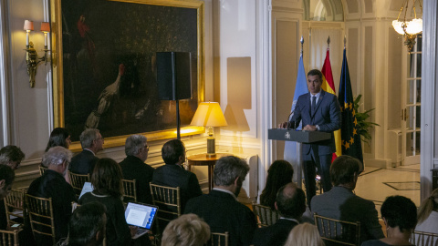 El presidente del Gobierno, Pedro Sánchez, durante su comparecencia ante los medios de comunicación en la residencia del embajador representante permanente de España ante las Naciones Unidas, en Nueva York. EFE