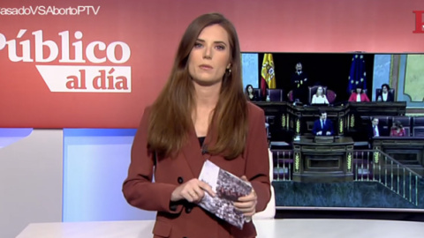 Núria Martínez, durante el informativo 'Público al Día' del 25 de febrero.