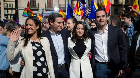 La líder de Ciudadanos en Cataluña, Inés Arrimadas (2d), junto al presidente de Ciudadanos, Albert Rivera (2i), el portavoz de Ciudadanos en la Asamblea de Madrid, Ignacio Aguado (d), y la portavoz de Ciudadanos en el Ayuntamiento de Madrid, Begoña Vi