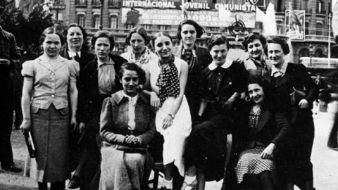 Las enfermeras belgas, en la plaza de Catalunya de Barcelona, en 1937. / CEGESOMA