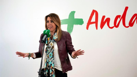 La candidata del PSOE a la Junta, Susana Díaz, durante su intervención en un acto programado de campaña en la localidad de Úbeda (Jaén). EFE/José Manuel Pedrosa