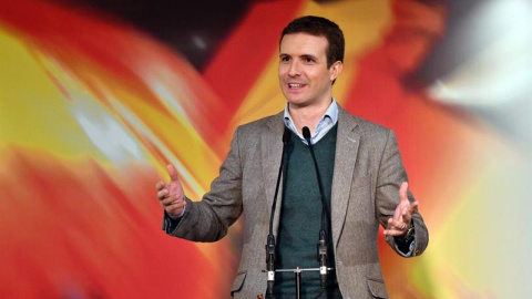 El líder del PP, Pablo Casado, ha anunciado hoy que apoyará al Gobierno si veta "cualquier acuerdo que sea deshonroso para España", en alusión al acuerdo del "brexit", aunque el Ejecutivo lo haga "tarde y mal" y después de haber sido "mentiroso e irr