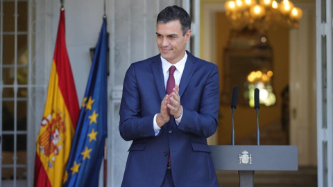 El presidente del Gobierno de España, Pedro Sánchez, aplaude después de ofrecer un discurso, hoy en La Habana (Cuba). Sánchez se encuentra en una visita oficial de dos días a la Isla. EFE/Juanjo Martín