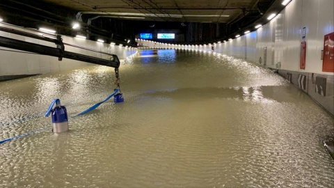 La M-30, inundada a su paso por Marqués de Vadillo.