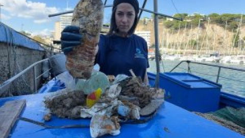 "El mar es un auténtico vertedero; hay hasta lavadoras y bicicletas"