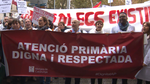 Un millar de mÃ©dicos claman en Barcelona por una AtenciÃ³n Primaria digna