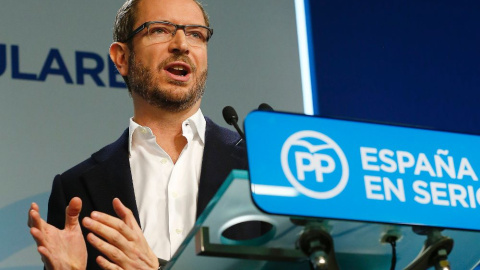 El vicesecretario de sectorial del PP, Javier Maroto. en una comparecencia en la sede nacional del PP,en la madrileña calle de Génova. EFE / J.P.Gandul