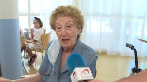 Un campamento de verano intergeneracional reúne en residencias de ancianos a niños y mayores