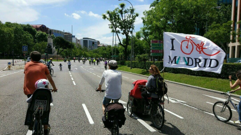 Marcha de cicloturistas por el centro de Madrid. Foto Pedalibre.jpg