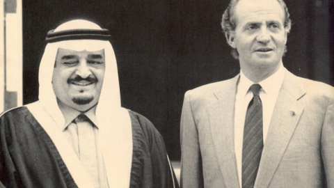 El rey emérito Juan Carlos I con Fahd bin Abdulaziz Al Saud. / EFE