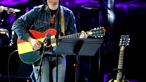 Ryan Adams se presenta en 'I Am The Highway', en un tributo a Chris Cornell el 16 de enero de 2019 en Inglewood, California | AFP/Kevin Winter