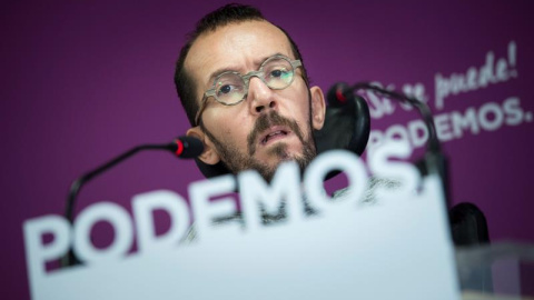 19/11/2018.- La coportavoz de Podemos, Noelia Vera, y el secretario de Organización del partido, Pablo Echenique, durante la rueda de prensa ofrecida al término de la reunión del Consejo de Coordinación. EFE/Luca Piergiovanni