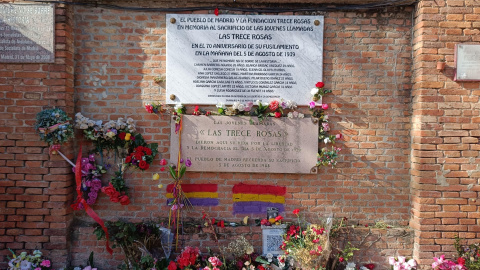 Placa conmemorativa 13 Rosas