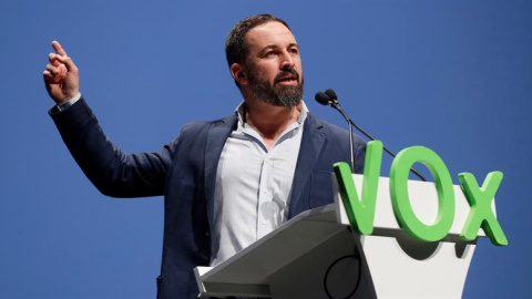 El presidente de Vox, Santiago Abascal, durante el acto de presentación en Sevilla a sus candidatos provinciales a las elecciones andaluzas. /EFE