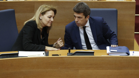 El 'president' de la Generalitat, Carlos Mazón, y la vicepresidenta y ahora también portavoz, Susana Camarero, durante el pleno del 29 de octubre de 2024.