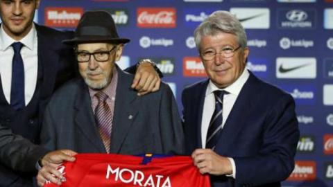 Manuel Briñas, durante la presentación de Álvaro Morata. / EFE