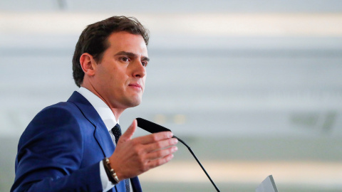 El líder de Ciudadanos, Albert Rivera, durante su intervención en un desayuno informativo celebrado en un hotel de Madrid. EFE/Emilio Naranjo