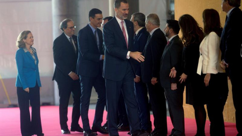 Felipe VI, Pedro Sánchez y  Quim Torra, junto a la ministra de Economía, Nadia Calviño, durante la inauguración de la XIX edición del Mobile World Congress (MWC). EFE/Quique García