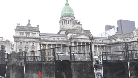 Imagen del Congreso de Argentina vallado