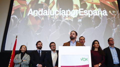 El lídere de Vox, Santiago Abascal, durante una reuda de prensa en la sede del partido en Sevilla, un día después de las elecciones al Parlamento de Andalucía del 2-D. REUTERS/Jon Nazca