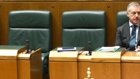 El lehendakari, Iñigo Urkullu, durante el pleno del Parlamento Vasco que debate hoy iniciativas relativas al 40 aniversario de la Constitución Española. | David Aguilar / EFE