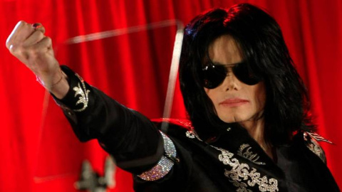 El cantante Michael Jackson en una foto de archivo. / Reuters