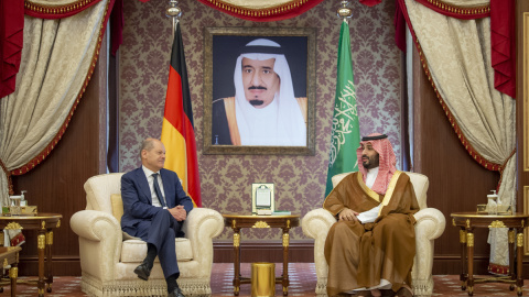 El Príncipe Heredero de Arabia Saudita, Mohammed bin Salman al-Saud, reuniéndose con el Canciller alemán Olaf Scholz en Jeddah, Arabia Saudita, el 24 de septiembre de 2022.