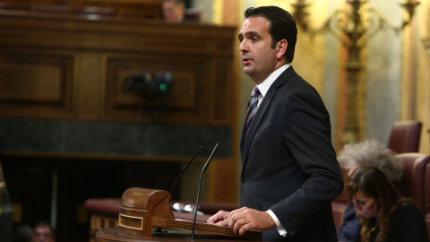 El diputado de UPN Iñigo Alli, en la tribuna del Congreso de los Diputados. EFE