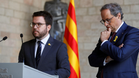 El vicepresident i el president de la Generalitat, Pere Aragonès i Quim Torra, en compareixença conjunta aquest divendres. EFE / Toni Albir.