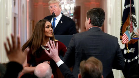 Momento crítico en la rueda de prensa en el que Trump llamó al periodista "maleducado" - Reuters/ Kevin Lamarque