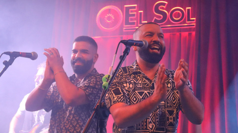 Rafael y Samuel Campos (Darako), en el concierto de presentación de 'Gipsy Power', la banda sonora del cine quinqui.