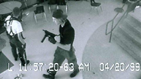 Imagen del tiroteo en el colegio de Columbine.