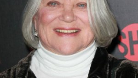 Muere a los 88 años Louise Fletcher, la enfermera tirana de 'Alguien voló sobre el nido del cuco'