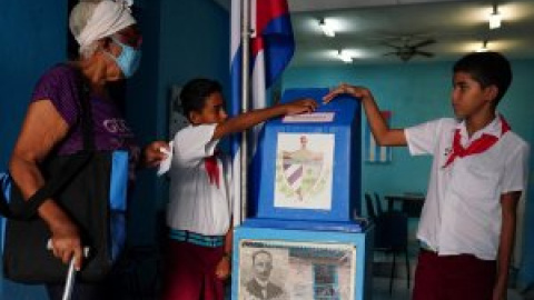 Cuba dice "sí" al matrimonio homosexual votado en referéndum