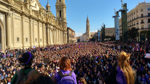 La Plaza del Pilar de Zaragoza durante la movilización.- EDUARDO BAYONA