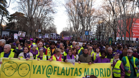 Los yayoflautas acudiendo a la marcha en Madrid. Fermín Grodira.