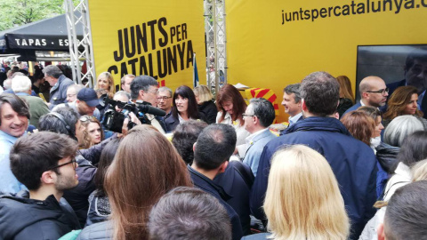 Candidats de Junts per Catalunya a la paradeta de la formació. ADRIÁN CRESPO