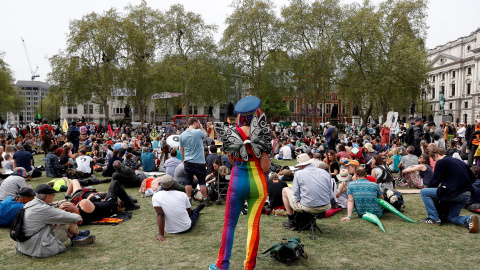 Activistas del cambio climático se reúnen en la Plaza del Parlamento durante la protesta. Reuters