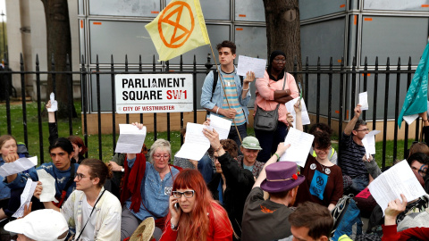 Activistas del cambio climático se reúnen en la Plaza del Parlamento. Reuters