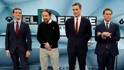 Los candidatos a presidir el Gobierno de España tras las elecciones generales, Pablo Casado (PP) (i); Pablo Iglesias (Unidas Podemos) (2i); Pedro Sánchez (PSOE) (2d) y Albert Rivera (Cs) (d), antes del inicio del segundo debate electoral . /EFE