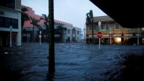 El huracán 'Ian' deja un rastro de destrucción a su paso por Florida