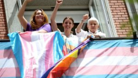 Feministas presentan enmiendas a la ley trans y exigen un informe médico para cambiar el sexo en el registro