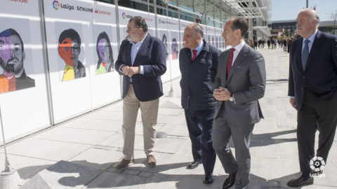 Presentación de la exposición Tu Media Cara Genuine, del artista Antonio Guerra, en la sede de Santander España