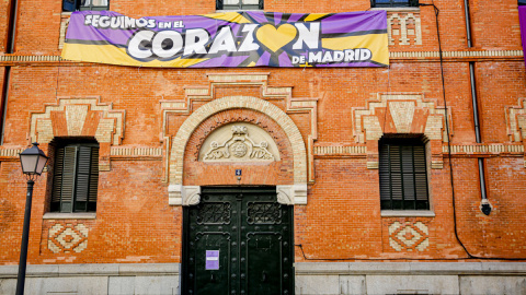 Edificio ubicado en la calle Alberto Bosch okupado por el colectivo La Ingobernable quienes han colgado varias pancartas donde se puede leer "8-M" y "Seguimos en el corazón de Madrid", en Madrid (España), a 9 de marzo de 2020.  Foto de ARCHIVO  Firma: R