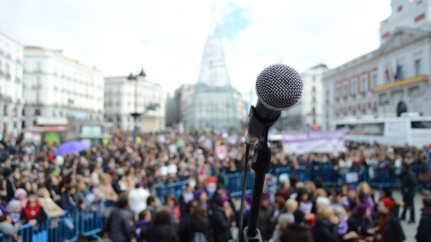 Escenario desde donde han leído el manifiesto las feministas en la Puerta del Sol - Arancha Ríos