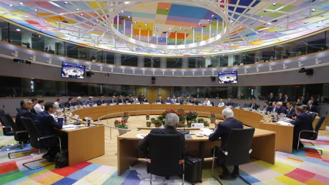 La primera ministra británica, Theresa May, a su llegada a una rueda de prensa tras la cumbre de los Veintisiete celebrada en Bruselas (Bélgica) hoy, 25 de noviembre de 2018. Los veintisiete países que permanecerán en la Unión Europea (UE) tras el "b