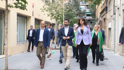 La presidenta de Junts, Laura Borràs, i el secretari general, Jordi Turull, arriben a la seu del partit acompanyant el vicepresident destituït, Jordi Puigneró, i la resta de consellers de Junts.