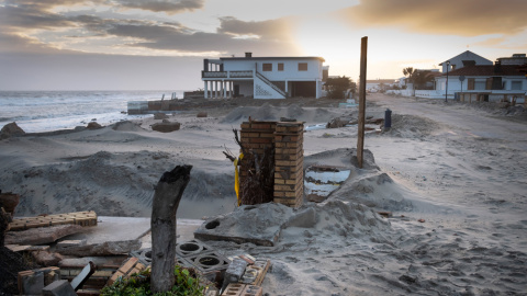 Temporal en la costa de Huelva que dejó cuantiosos destrozos en La Antilla, Lepe, en la provincia de Huelva, en marzo de 2018. PEDRO ARMESTRE