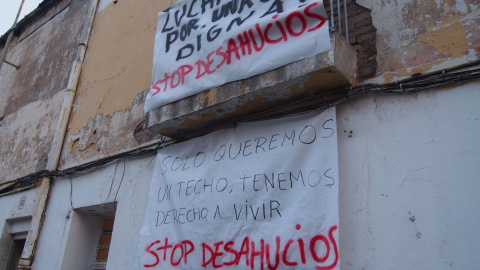 Les cases de la "zona de la Volvo" de Cornellà de Llobregat, amenaçades de desnonaments. QUERALT CASTILLO.