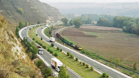 Los 20.858 vehículos que diariamente circulan por la autopista dejarán de tener que pagar tasa . Europa Press